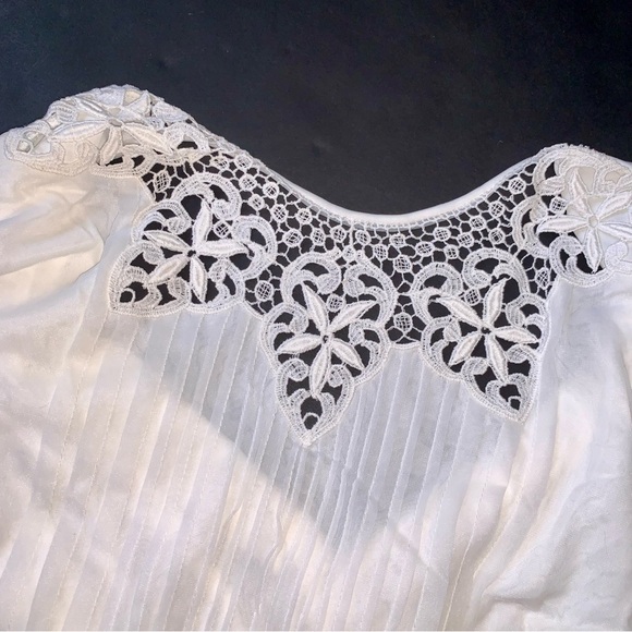 v i n t a g e :: 50s Pleated Cutout Lace Nylon Blouse ILGWU - Picture 10 of 13